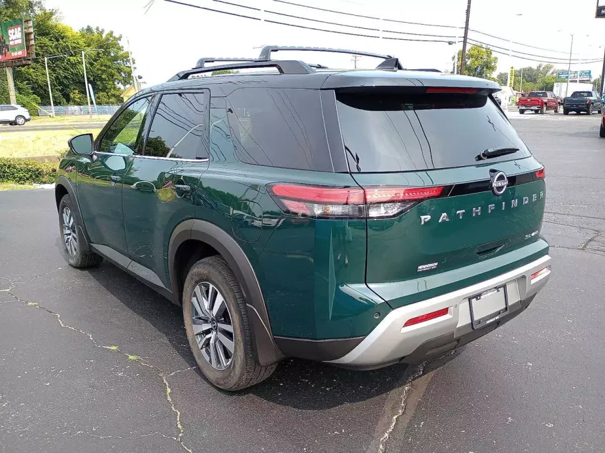 2023 Nissan Pathfinder SL photo 1