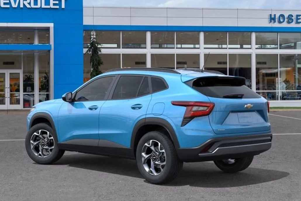 2025 Chevrolet Trax LT photo 1