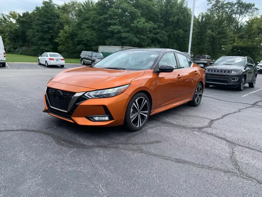 2022 Nissan Sentra SR photo 1