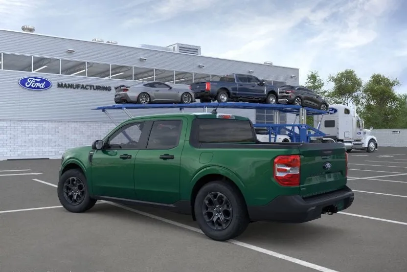 2025 Ford Maverick XLT photo 1