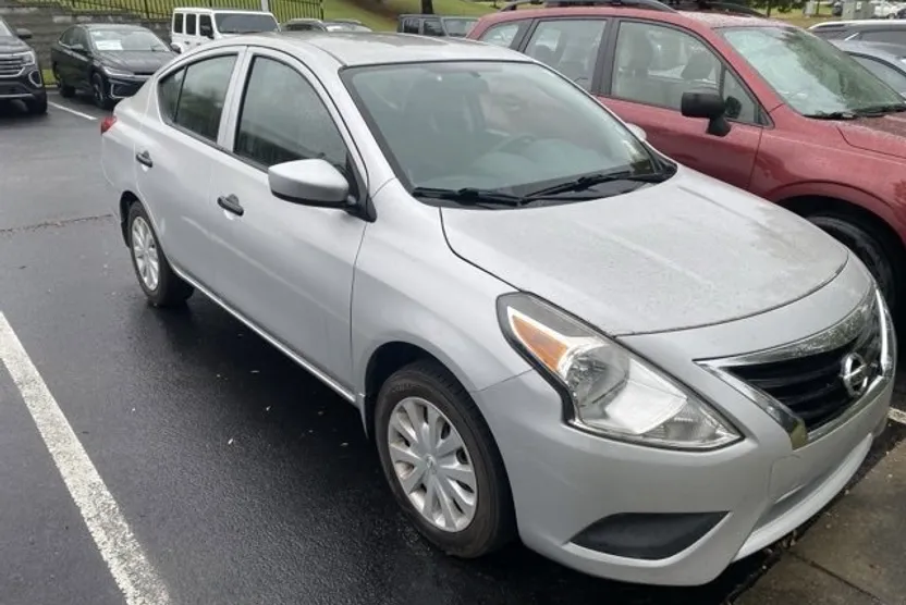 2016 Nissan Versa 1.6 S photo 1