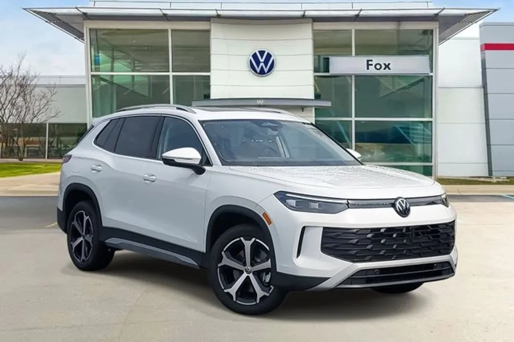 2025 Volkswagen Tiguan SE photo 1