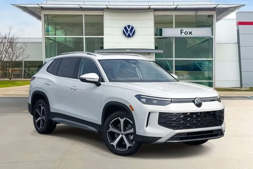 2025 Volkswagen Tiguan SE photo 1