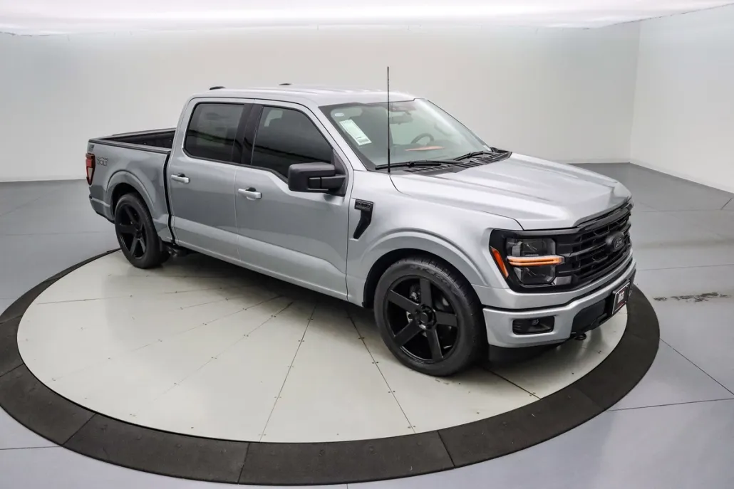 2025 Ford F-150 Lightning photo 1