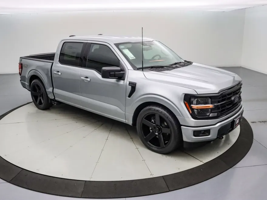2025 Ford F-150 Lightning photo 1