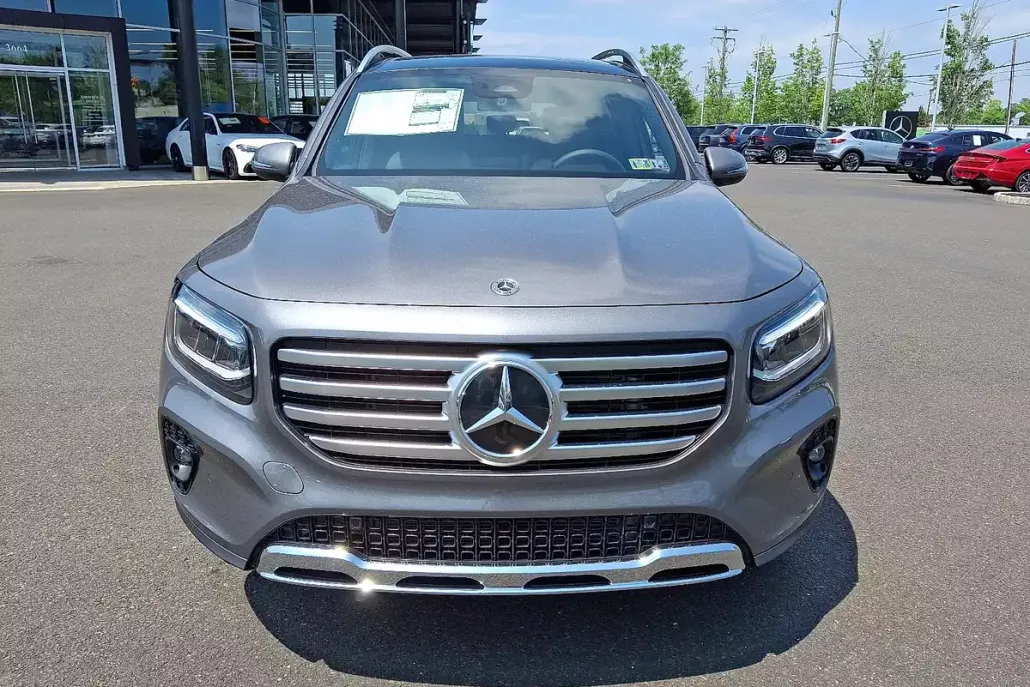 2025 Mercedes Benz GLB 250 4MATIC photo 1