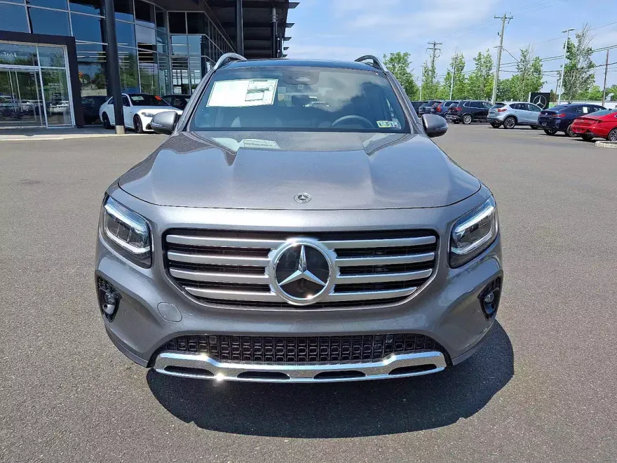 2025 Mercedes Benz GLB 250 4MATIC photo 1