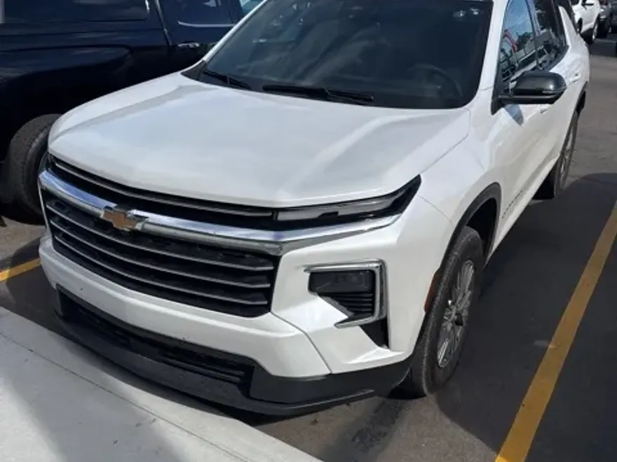 2024 Chevrolet Traverse photo 1