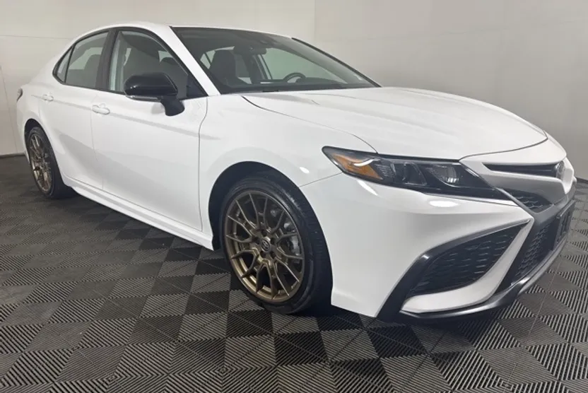 2024 Toyota Camry SE photo 1