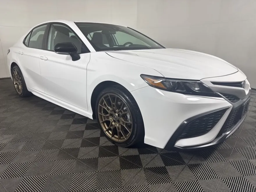 2024 Toyota Camry SE photo 1