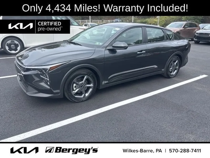 2025 Kia K4 LXS photo 1
