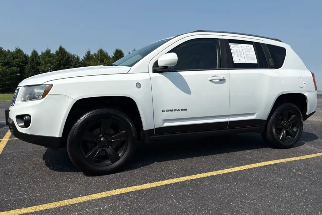 2014 Jeep Compass Latitude photo 1