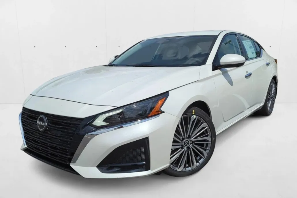 2024 Nissan Altima 2.5 SL photo 1
