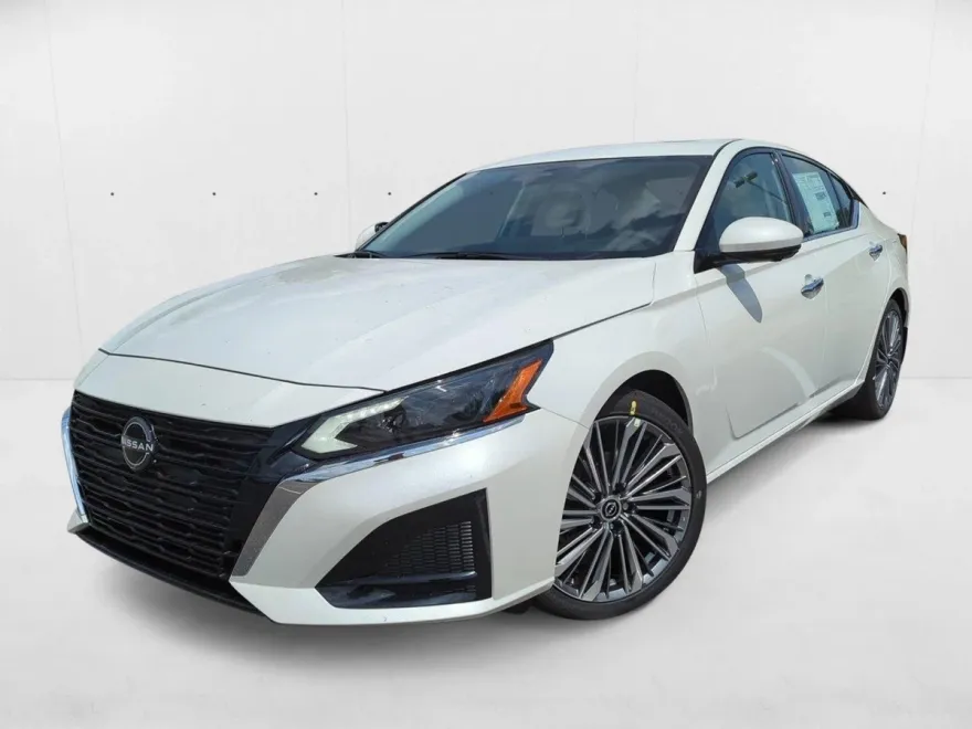 2024 Nissan Altima 2.5 SL photo 1