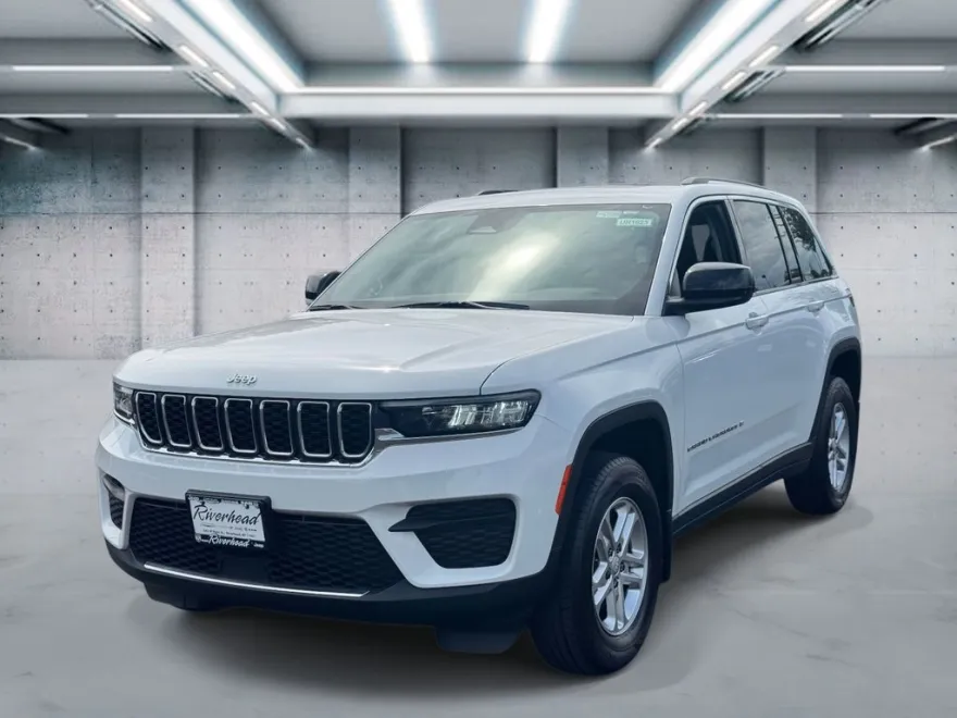 2022 Jeep Grand Cherokee Laredo photo 1