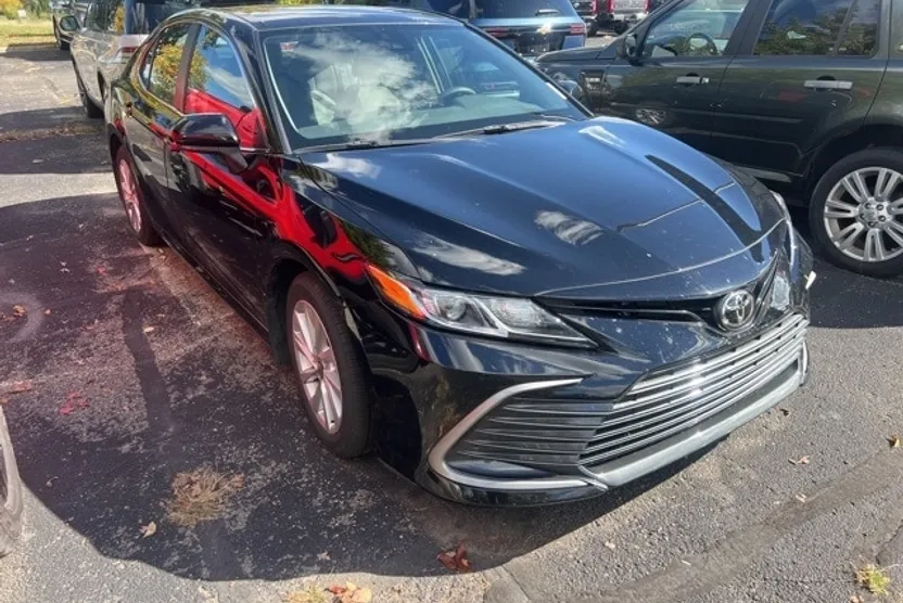 2023 Toyota Camry LE photo 1