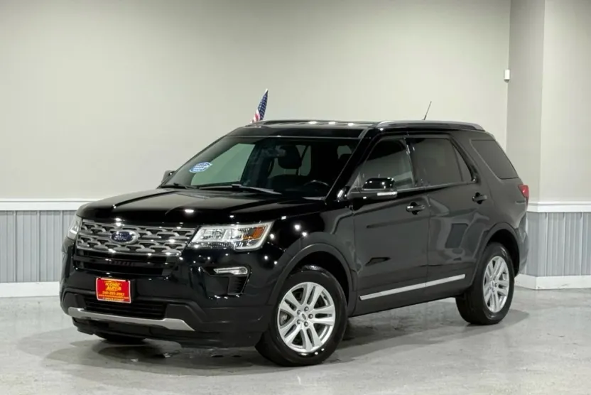 2018 Ford Explorer XLT Sport photo 1