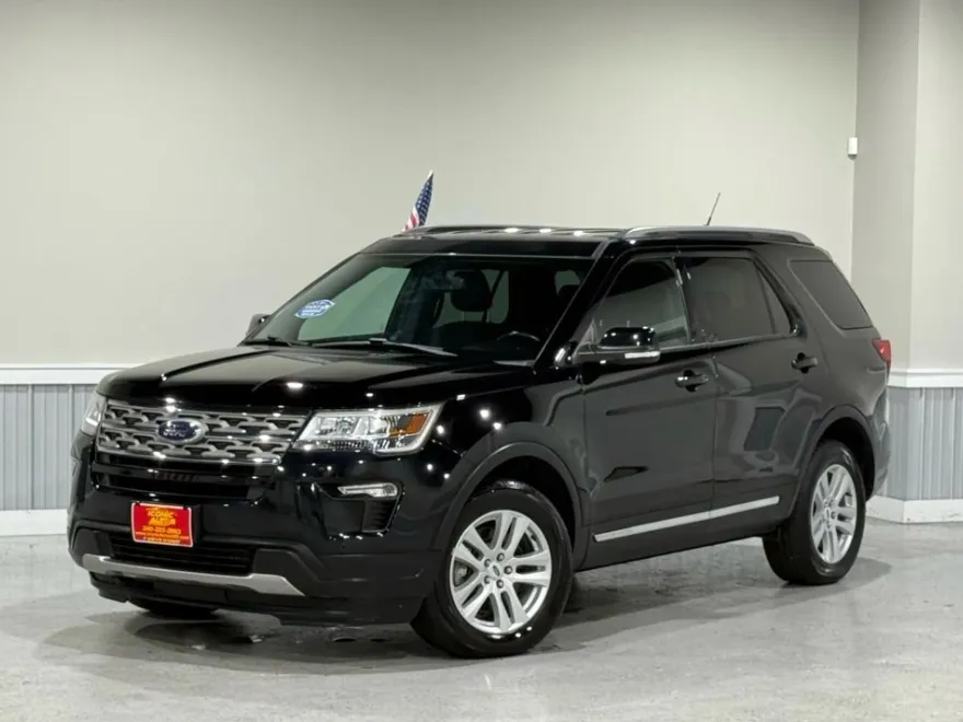 2018 Ford Explorer XLT Sport photo 1