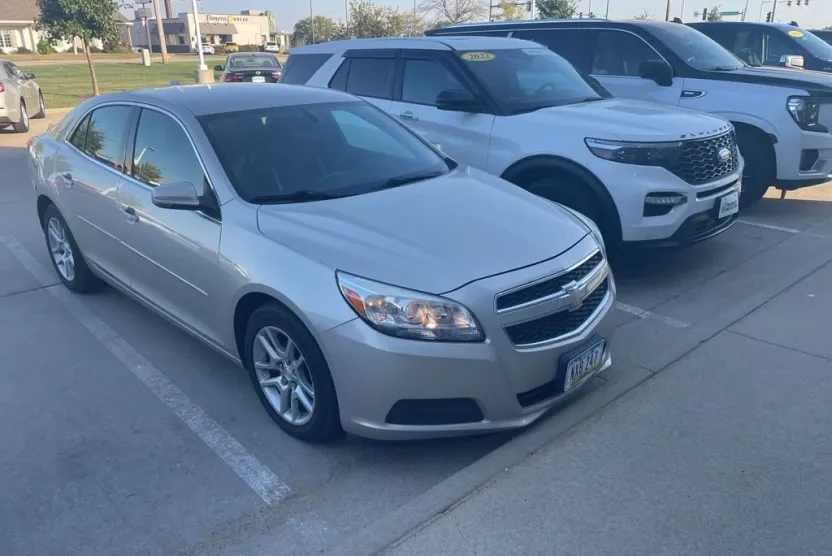 2013 Chevrolet Malibu 1LT photo 1