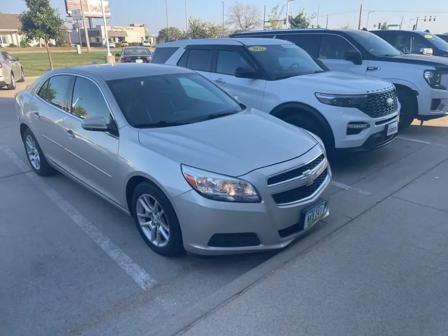 2013 Chevrolet Malibu 1LT photo 1