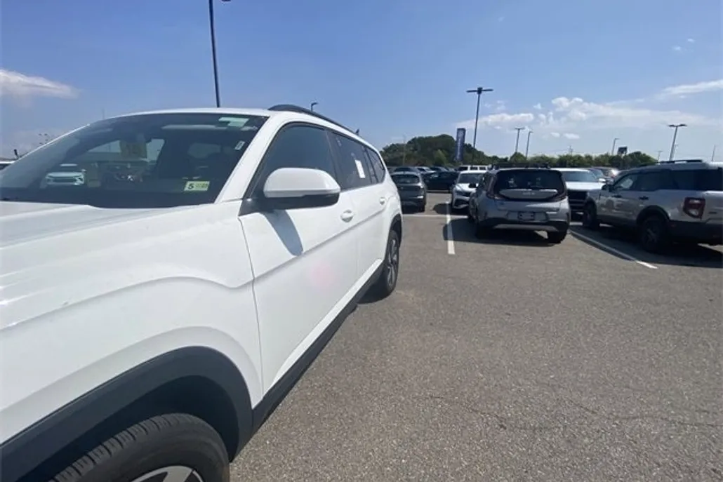 2024 Volkswagen Atlas SE Technology photo 1