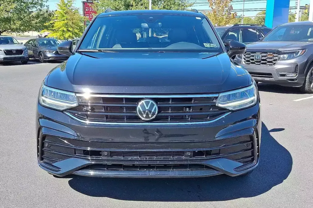 2024 Volkswagen Tiguan SE R-Line Black photo 1