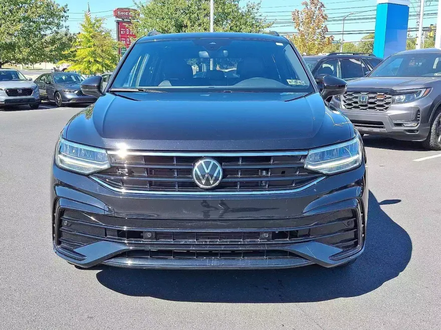 2024 Volkswagen Tiguan SE R-Line Black photo 1