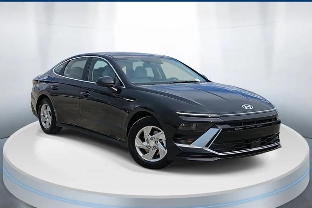2025 Hyundai Sonata SE photo 1