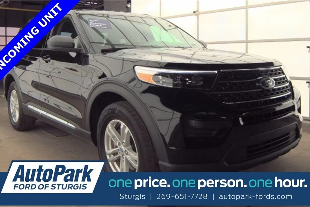 2023 Ford Explorer XLT photo 1