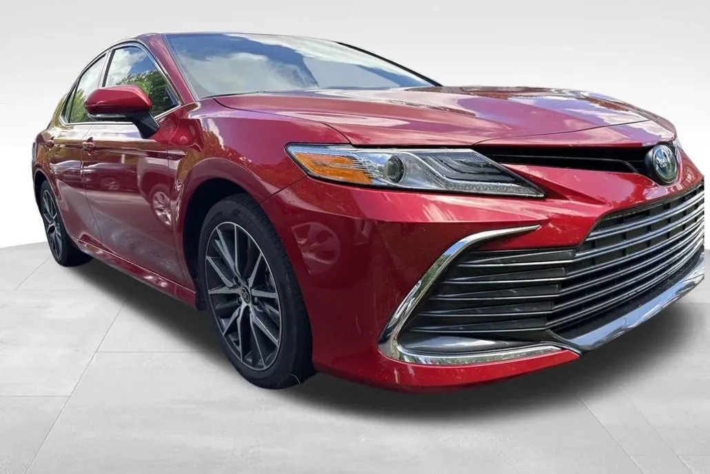 2024 Toyota Camry Hybrid XLE photo 1