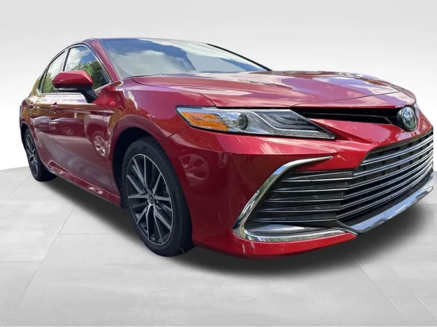 2024 Toyota Camry Hybrid XLE photo 1