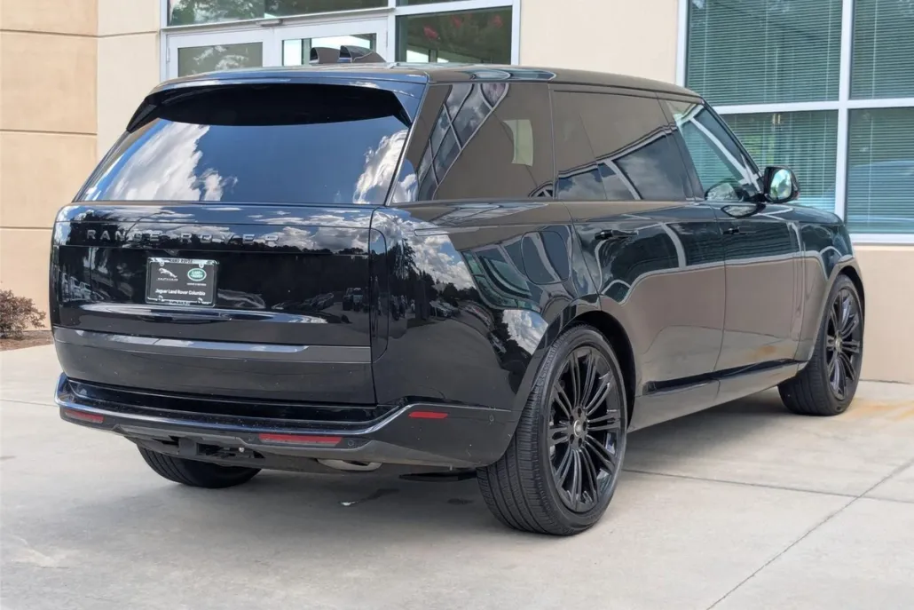 2025 Land Rover Range Rover SE photo 1