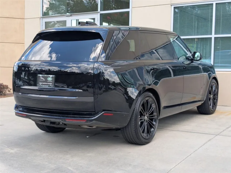 2025 Land Rover Range Rover SE photo 1