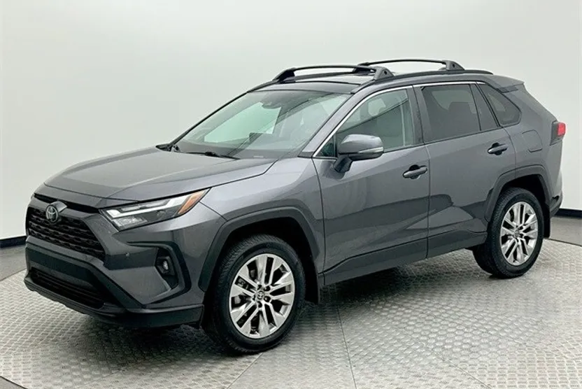 2023 Toyota RAV4 XLE Premium photo 1