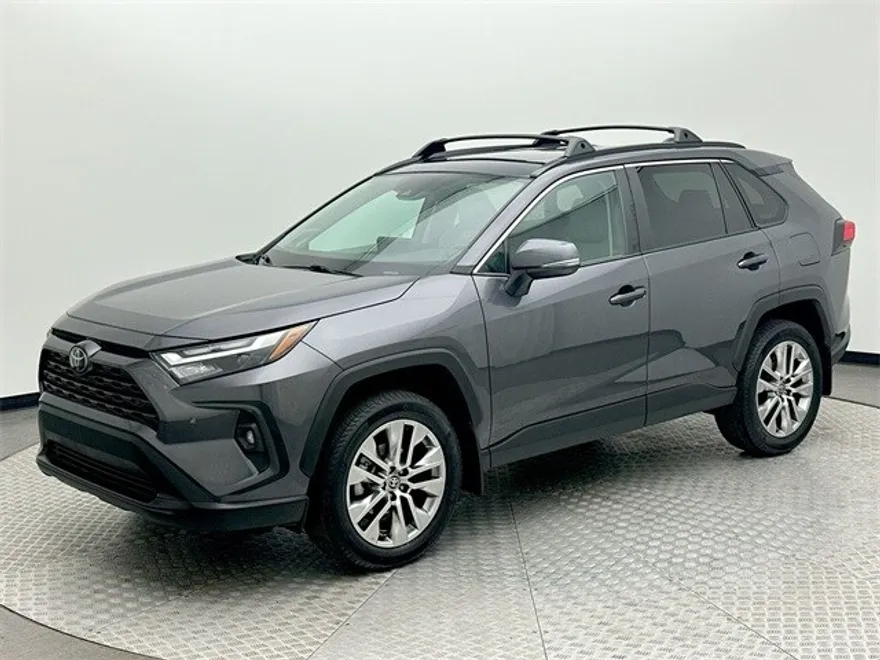 2023 Toyota RAV4 XLE Premium photo 1