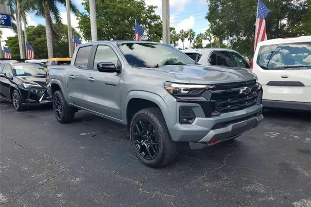 2024 Chevrolet Colorado Z71 photo 1