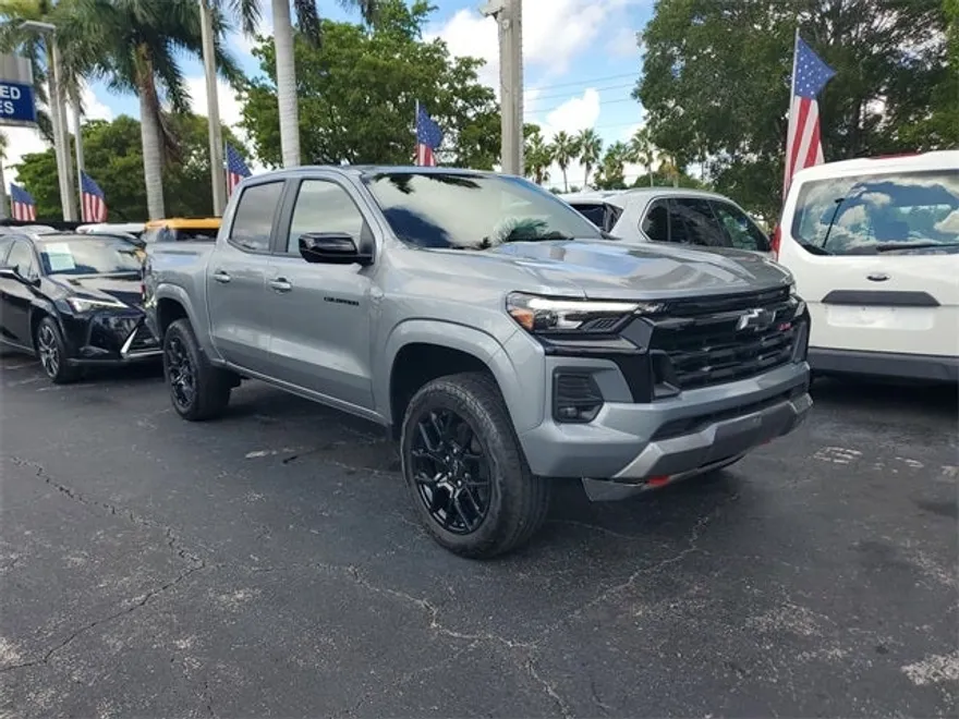 2024 Chevrolet Colorado Z71 photo 1
