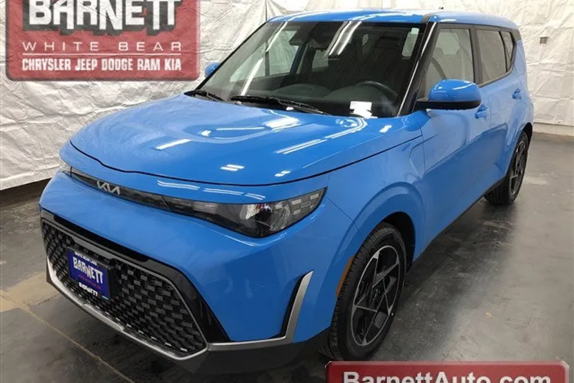 2023 Kia Soul EX photo 1