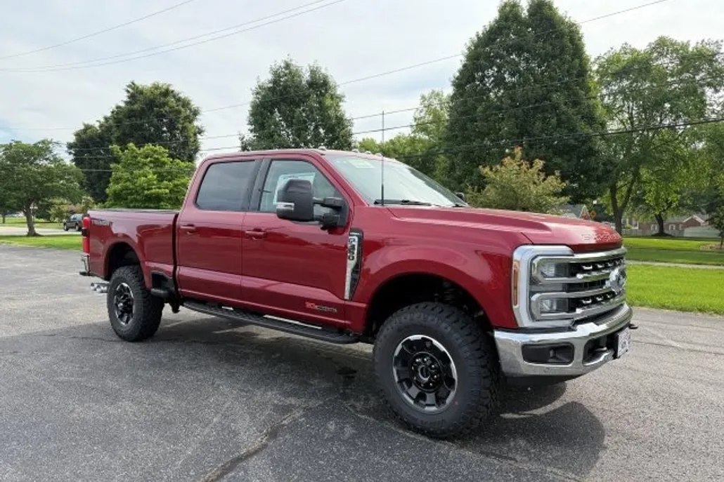 2025 Ford F-350 Lariat photo 1