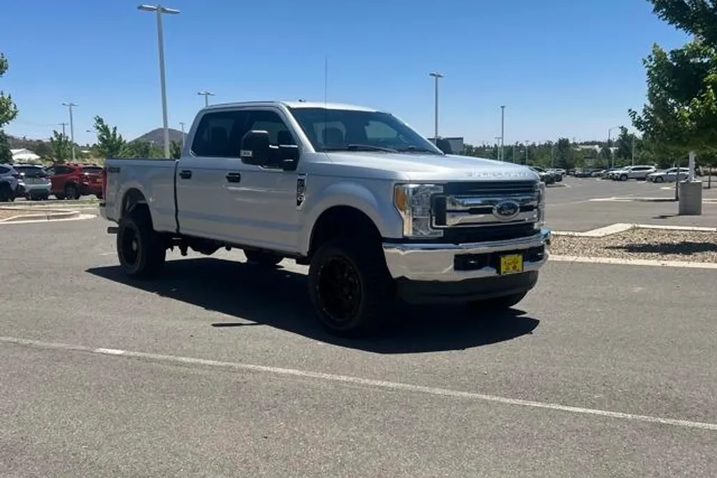 2017 Ford F-250 XLT photo 1