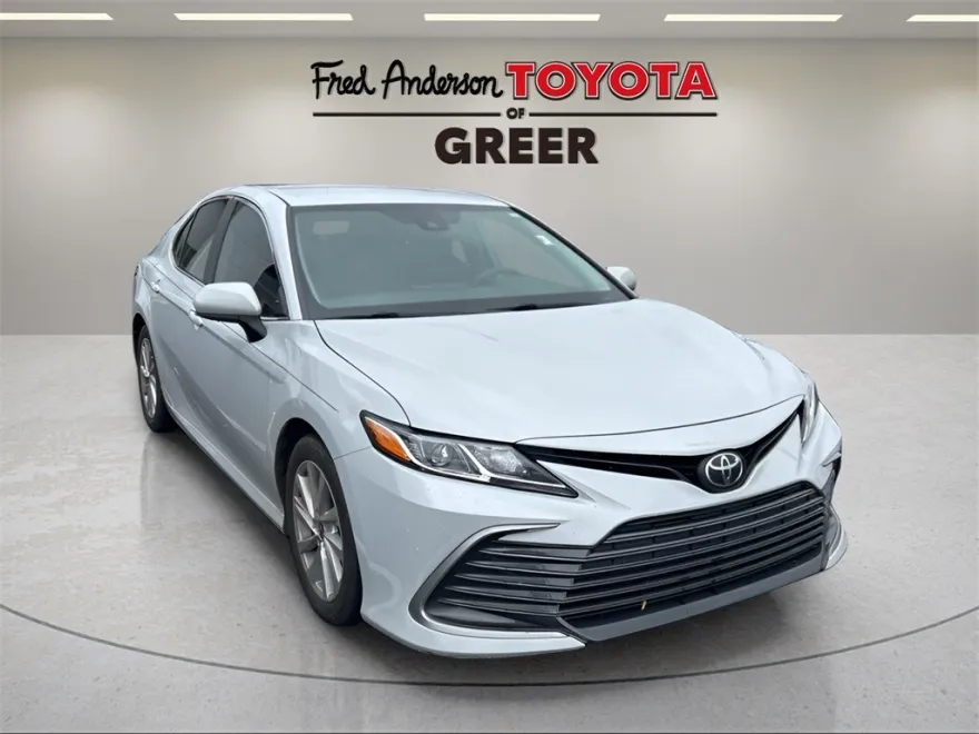 2023 Toyota Camry LE photo 1