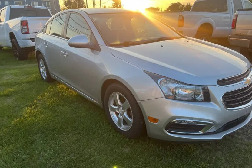 2015 Chevrolet Cruze photo 1