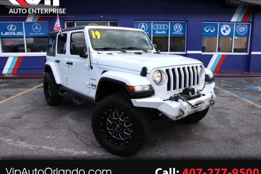 2019 Jeep Wrangler Unlimited Sahara photo 1
