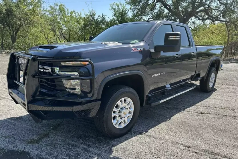 2024 Chevrolet Silverado 3500HD LT photo 1