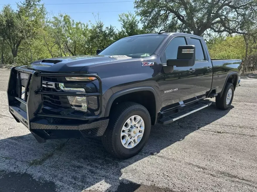 2024 Chevrolet Silverado 3500HD LT photo 1