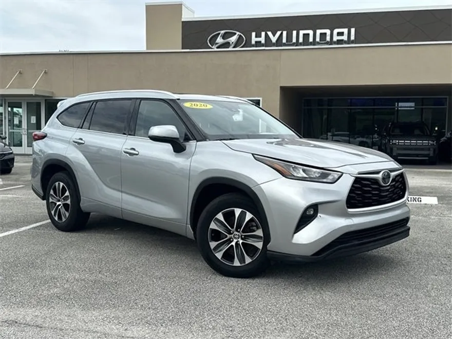 2020 Toyota Highlander XLE photo 1