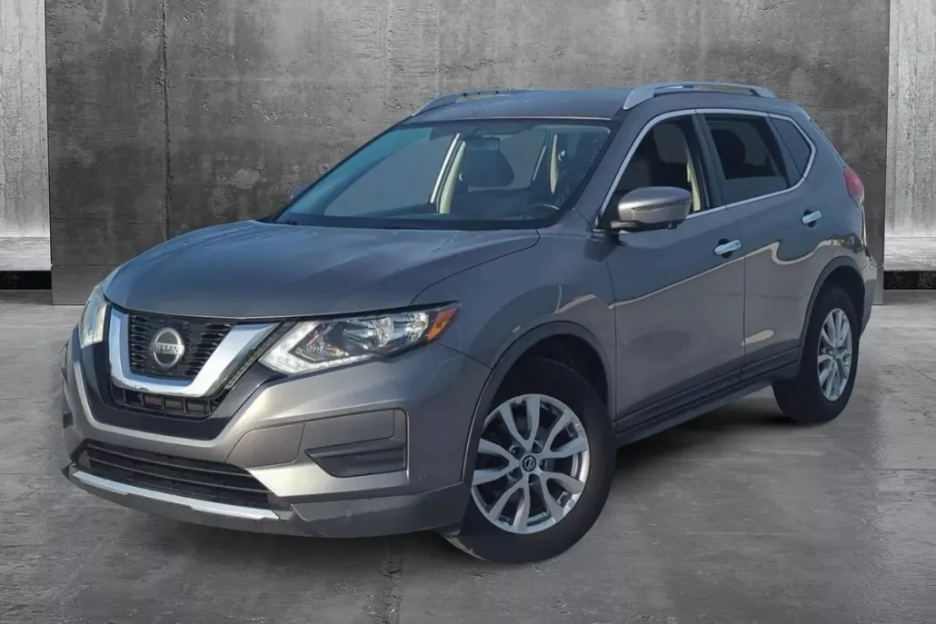 2018 Nissan Rogue SV photo 1