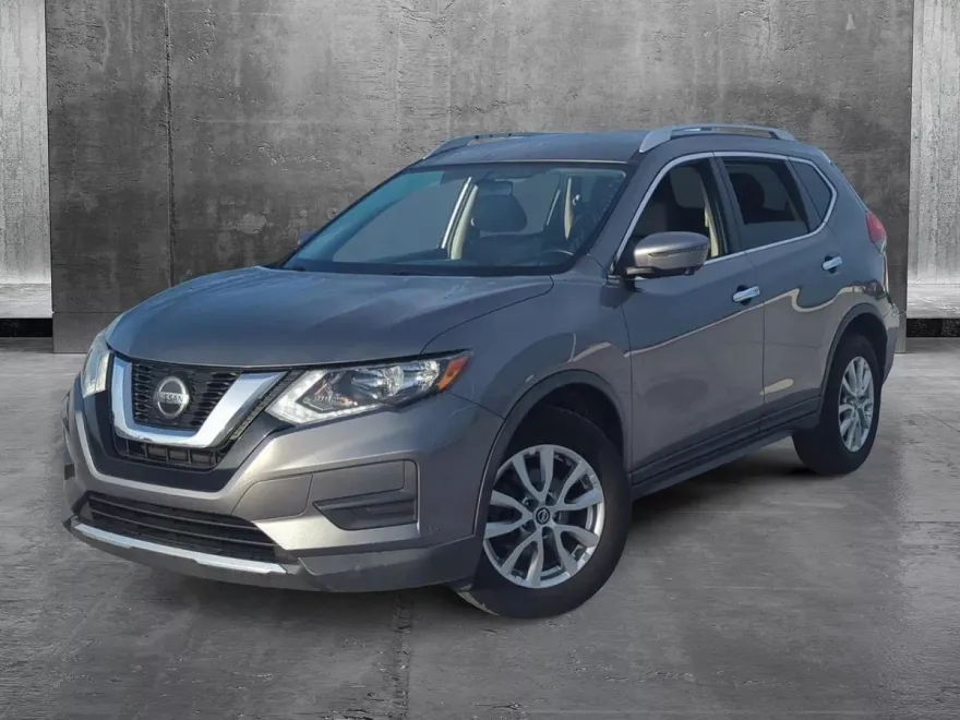 2018 Nissan Rogue SV photo 1