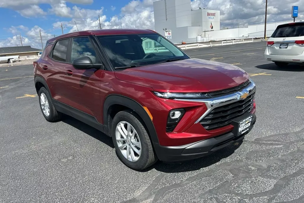 2024 Chevrolet Trailblazer LS photo 1
