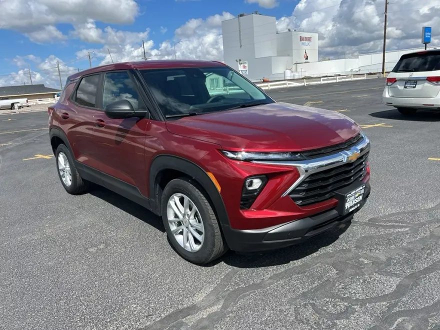 2024 Chevrolet Trailblazer LS photo 1